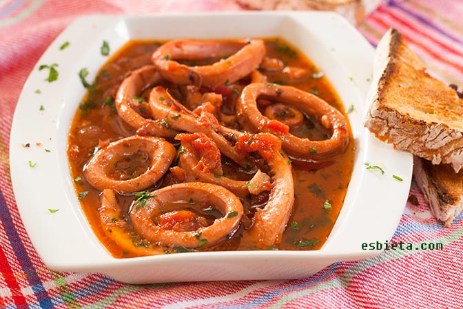 calamares en salsa de tomate