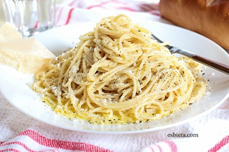 espaguetis-queso-pimienta-2