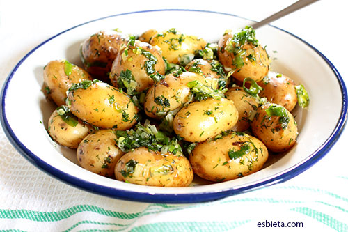 patatas cocidas con sofrito verde