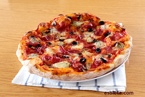 Auténtica pizza italiana. Masa de pizza. Salsa de pizza - Recetas de Esbieta